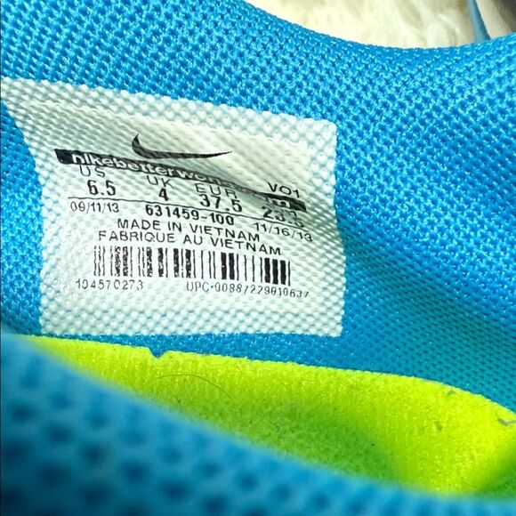 Nike Gray and Blue Running Shoes - Picture 6 of 6